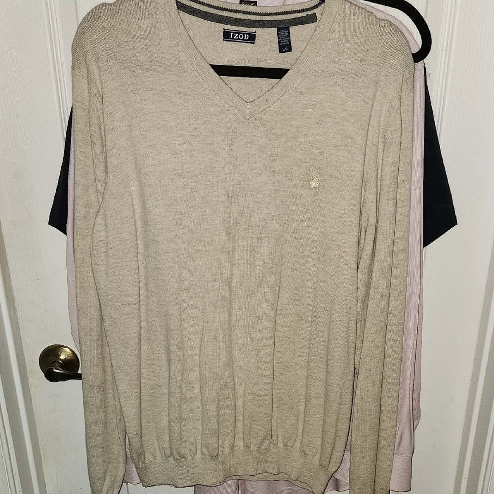 IZOD Men's Beige V-Neck Sweater